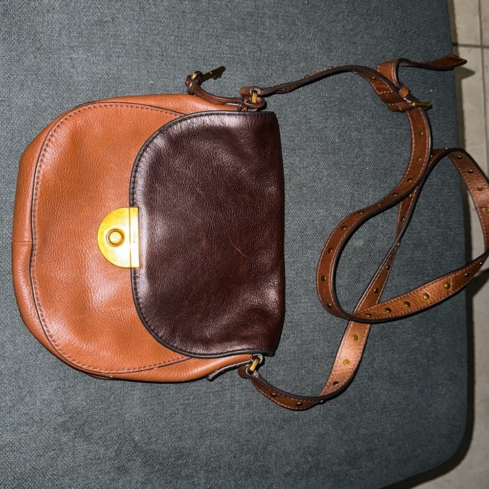 Brown/ tan fossil satchel.